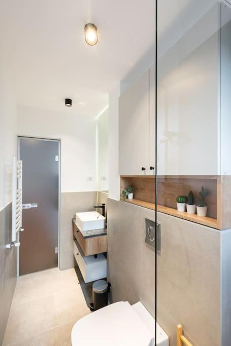Stunning Views 2Br Midtown Flat - Charming Balcony Apartment Bucharest Luaran gambar