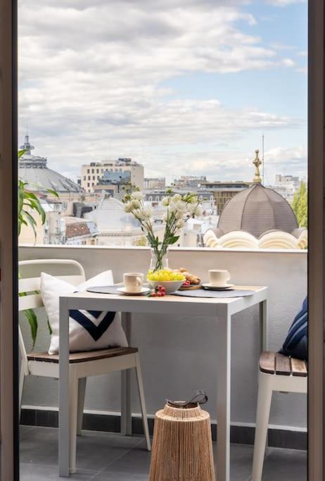 Stunning Views 2Br Midtown Flat - Charming Balcony Apartment Bucharest Luaran gambar