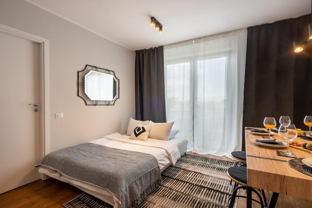 Stunning Views 2Br Midtown Flat - Charming Balcony Apartment Bucharest Luaran gambar