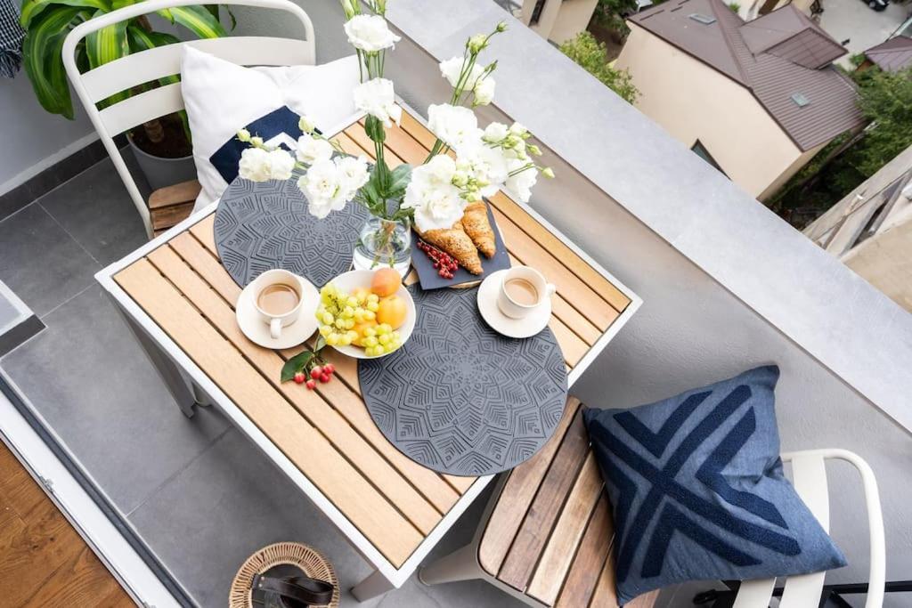 Stunning Views 2Br Midtown Flat - Charming Balcony Apartment Bucharest Luaran gambar
