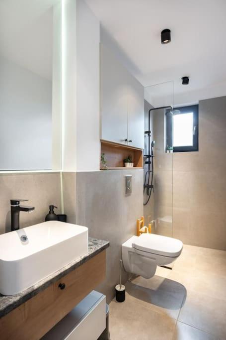 Stunning Views 2Br Midtown Flat - Charming Balcony Apartment Bucharest Luaran gambar