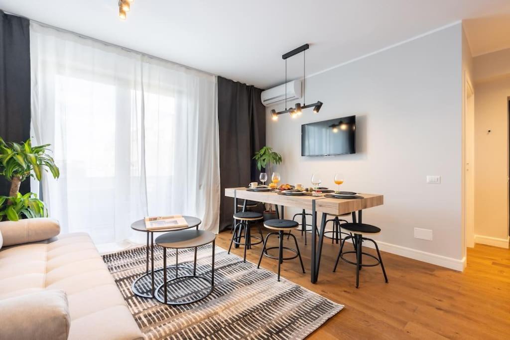 Stunning Views 2Br Midtown Flat - Charming Balcony Apartment Bucharest Luaran gambar